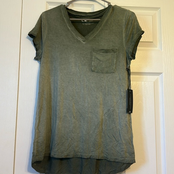 Cable & Gauge Tops - Olive green, lightweight casual T-shirt with pocket new with tags